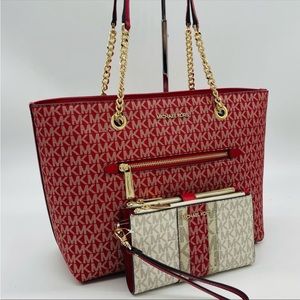 Michael Kors Medium Front Zip
Chain Tote Bag & Double Zip
Wallet Wristlet